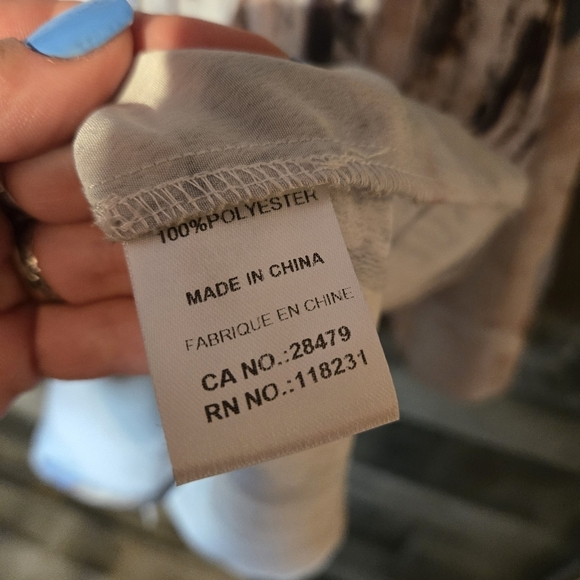 Abstract Patterned Button-Up Shirt - Picture 5 of 7